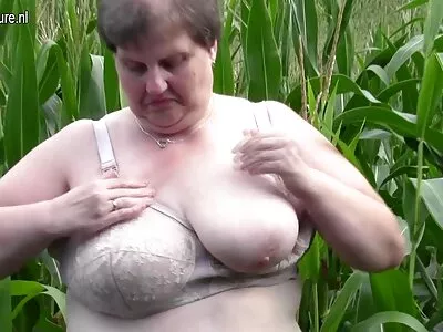 Blondine hollandse sexfilms met mooie tieten krijgt een harde anale neukbeurt