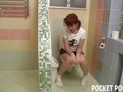 Een rijpe vrouw behandelt een lul filmpjes xxx
