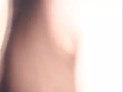 Gebonden meisje pijpt en wordt buitensex film geneukt