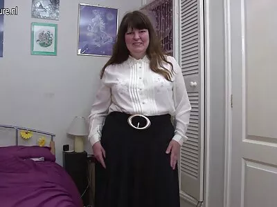 Duitse chick drinkt en pijpt nieuwe sexfilm
