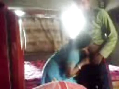 Schattige UK youtube seksfilms babe kokhalzen diep