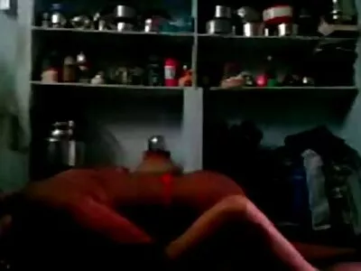 Schattig schatje masturbeert poesje soft sex filmpjes op webcam