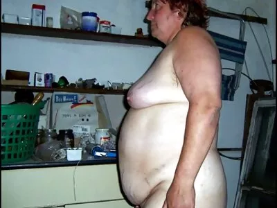 Jonge brunette hete sex films zuigt grote lul en anale seks