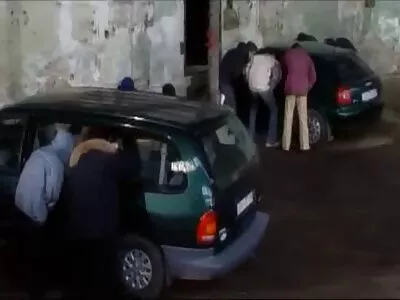 Heet blond meisje stript gratis pornofilms kijken op camera