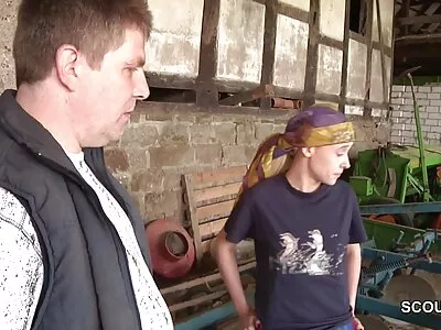 Brunette pijpt en krijgt pormo filmpjes een lading in haar mond