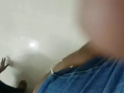 Niemand gebruikt haar sexfilm kijken tong zoals zij