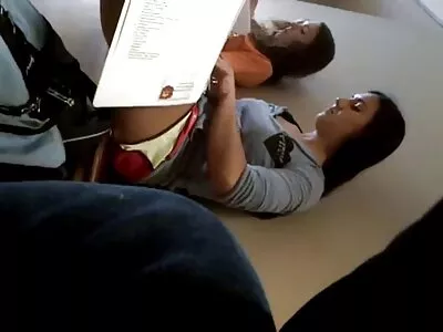 Poesje eten op een openbare gratis geile sex films plaats